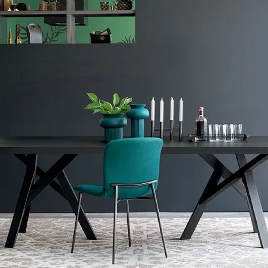 Sedia in tessuto con struttura in metallo Love di Calligaris