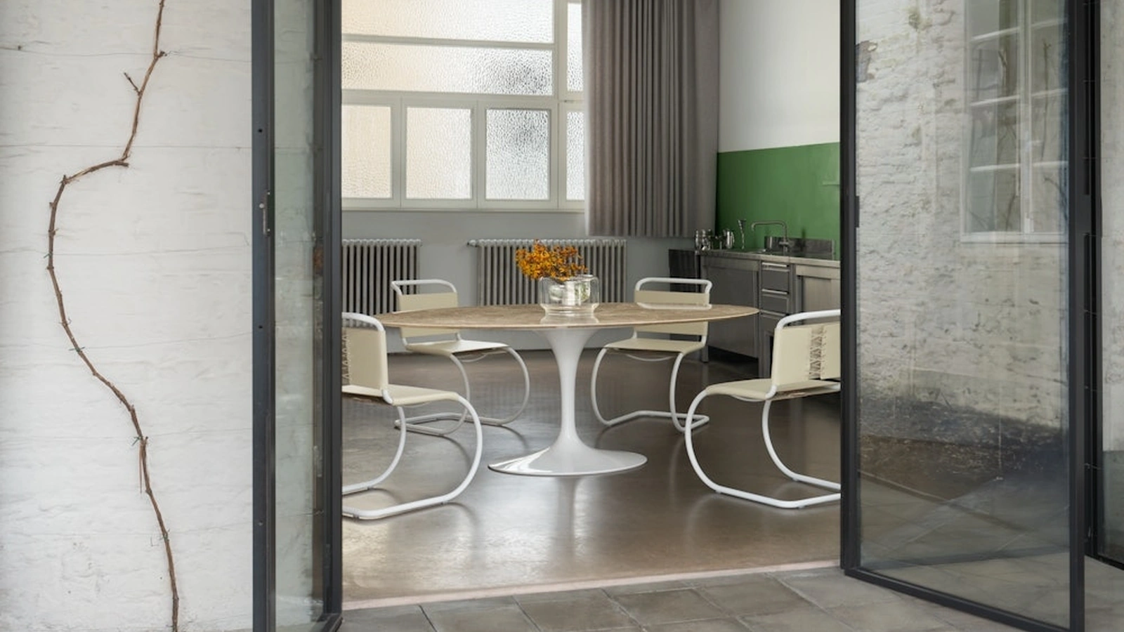 Sedia MR Side Chair in pelle di Knoll