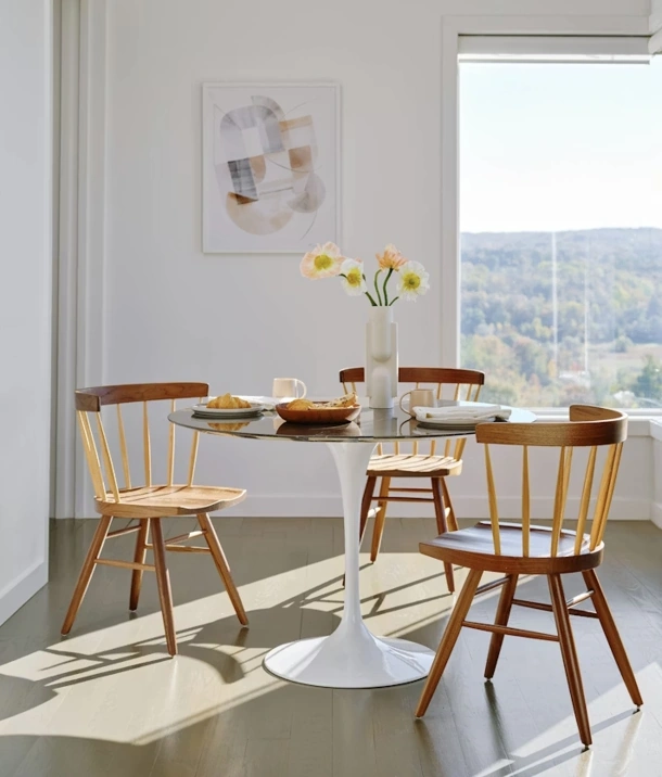 Sedia Nakashima Straight-Back di Knoll