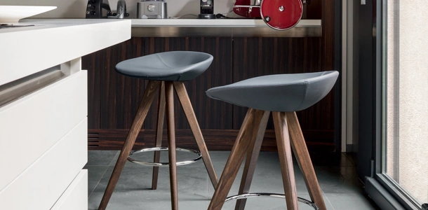 Sgabello Palm in pelle di Calligaris