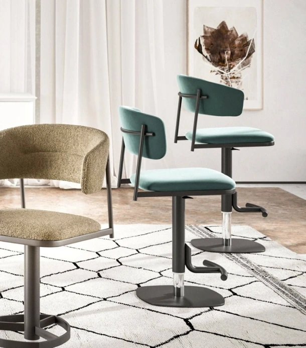 Sgabelli in tessuto Adam e Alida di Ozzio