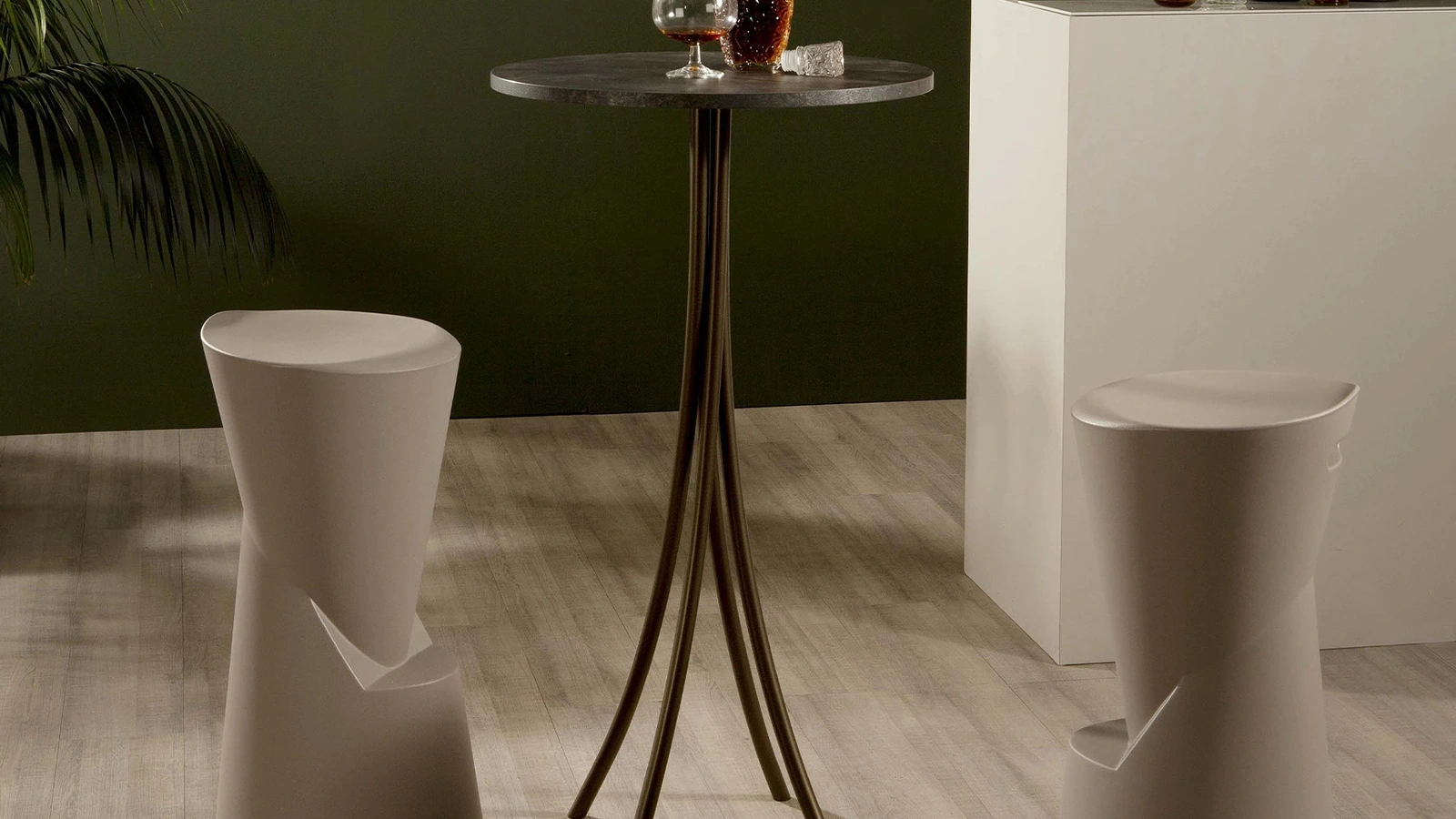 Sgabello Batik creato da un unico pezzo di polietilene di Tonin Casa