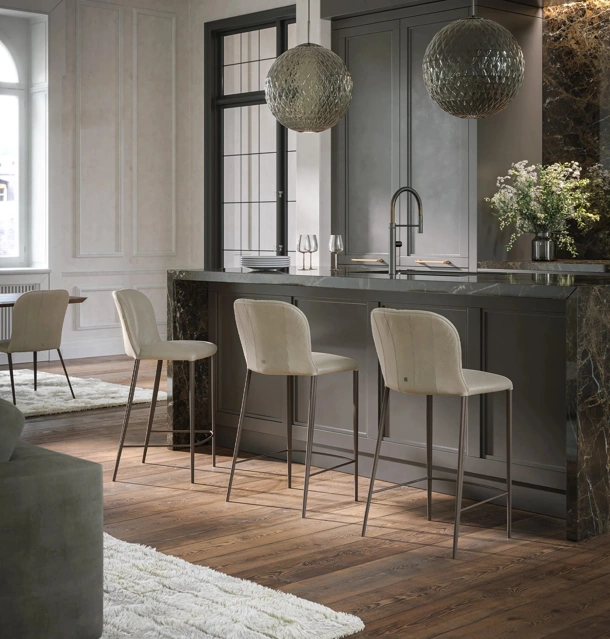 Sgabello Bustier in pelle di Tonin Casa