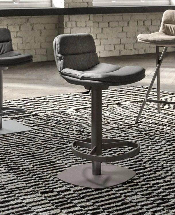 Sgabello imbottito Marlon di Ozzio