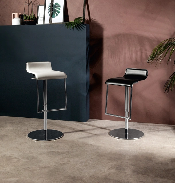 Sgabello in cuoio Milano di Tonin Casa