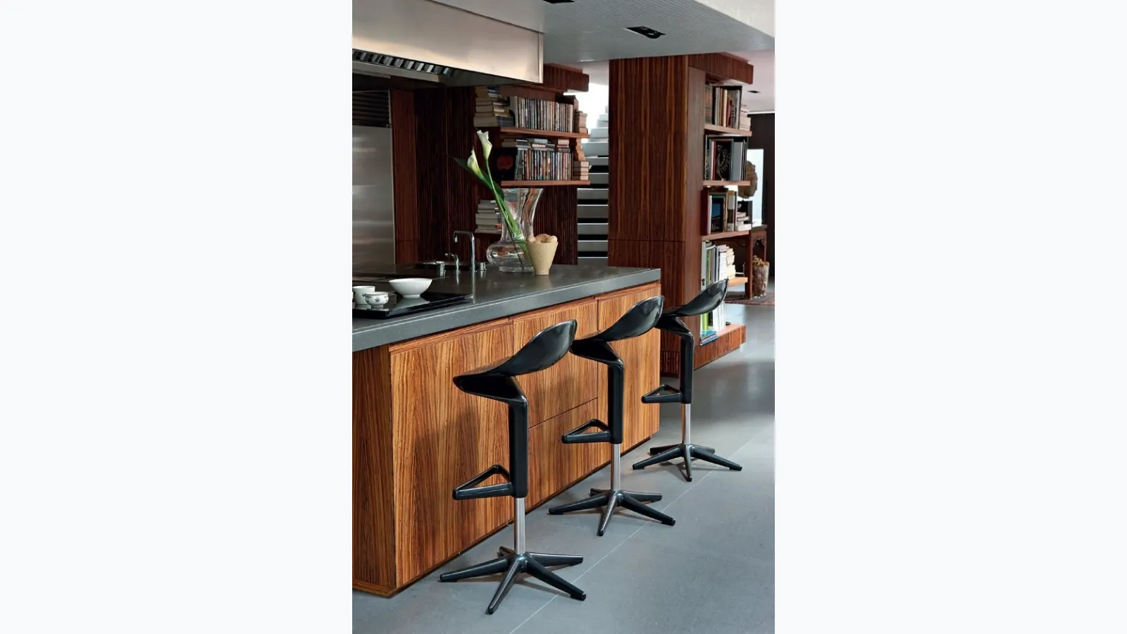 Sgabello Spoon Stool in polipropilene Nero di Kartell
