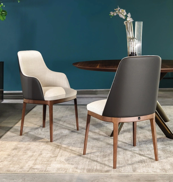 Sedia con e senza braccioli Cleo in tessuto con retro in pelle di Tonin Casa