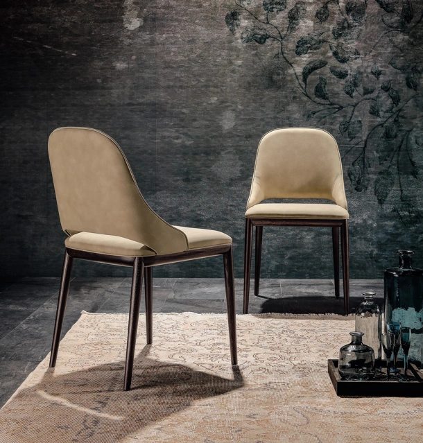 Sedia Malva con seduta rivestita pelle di Tonin Casa