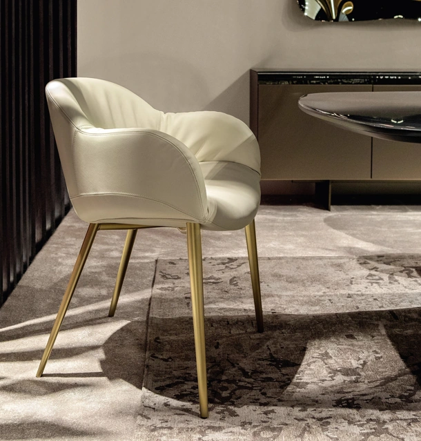 Sedia in pelle imbottita Olympia di Tonin Casa