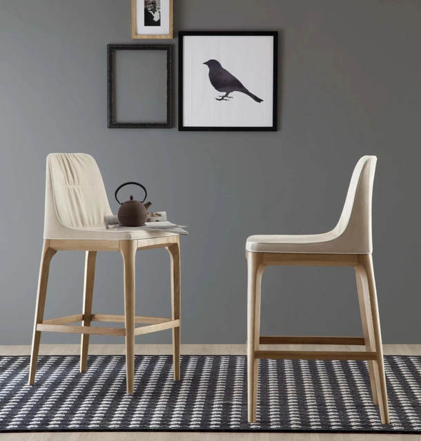 Sgabello in pelle Mivida di Tonin Casa