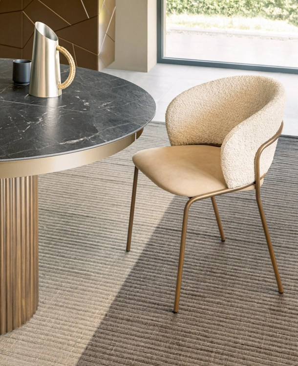 Sedia Vela in tessuto imbottito di Riflessi