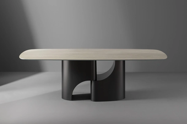 Tavolo Taijitu con top in ceramica di Bonaldo