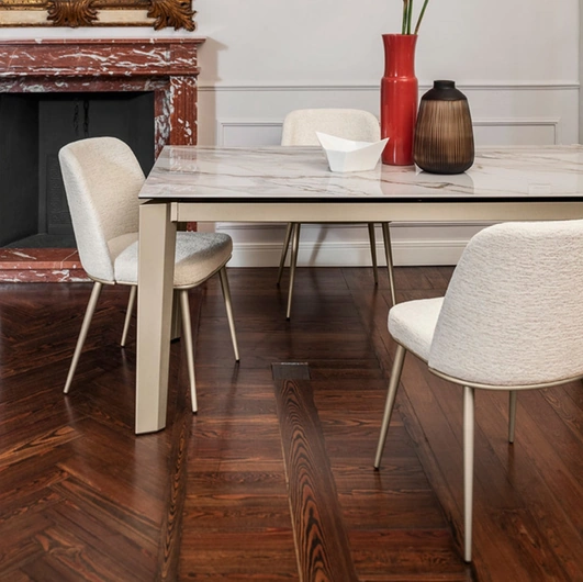 Tavolo Delta in ceramica di Calligaris