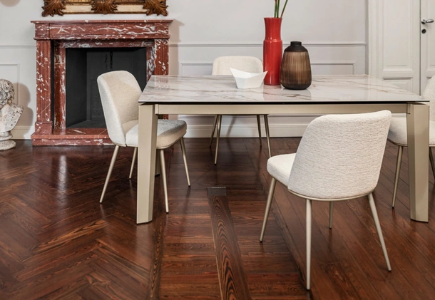 Tavolo Delta in ceramica di Calligaris