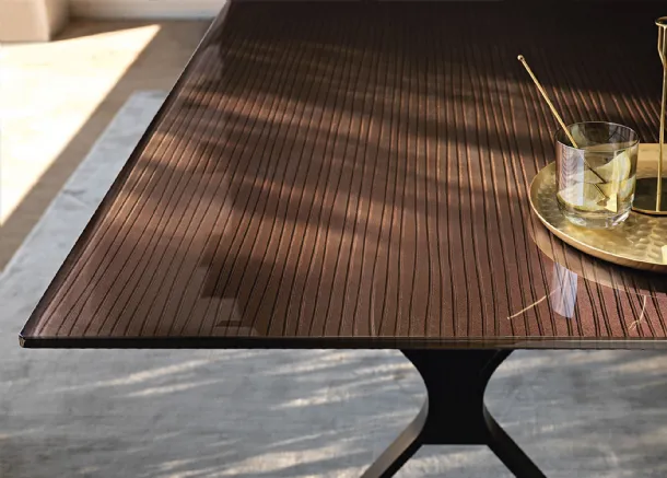 Tavolo con top in vetro e base in metallo Hype di Fiam