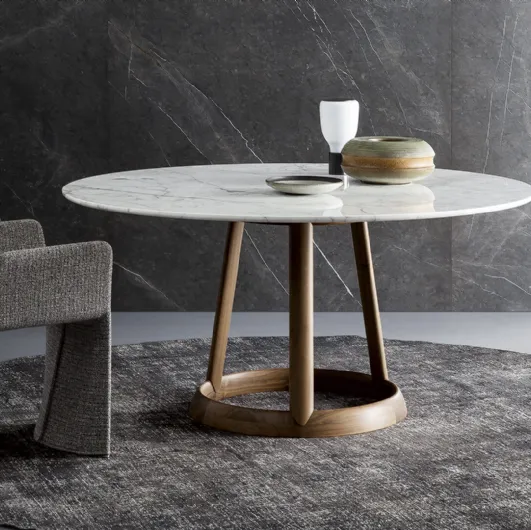 Tavolo rotondo Greeny con top in marmo e base in legno di Bonaldo