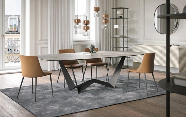 Tavolo Reverse in gres Travertino di Tonin Casa