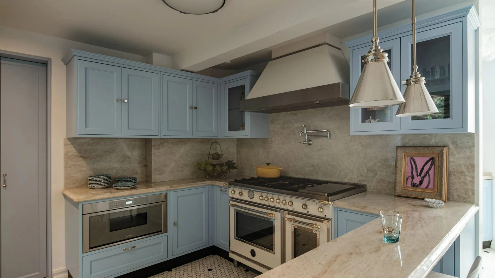 Cucina Classica in legno laccato Artis con penisola di Marchi
