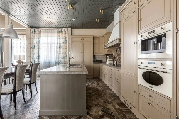 Cucina Classica Dhialma con isola di Marchi