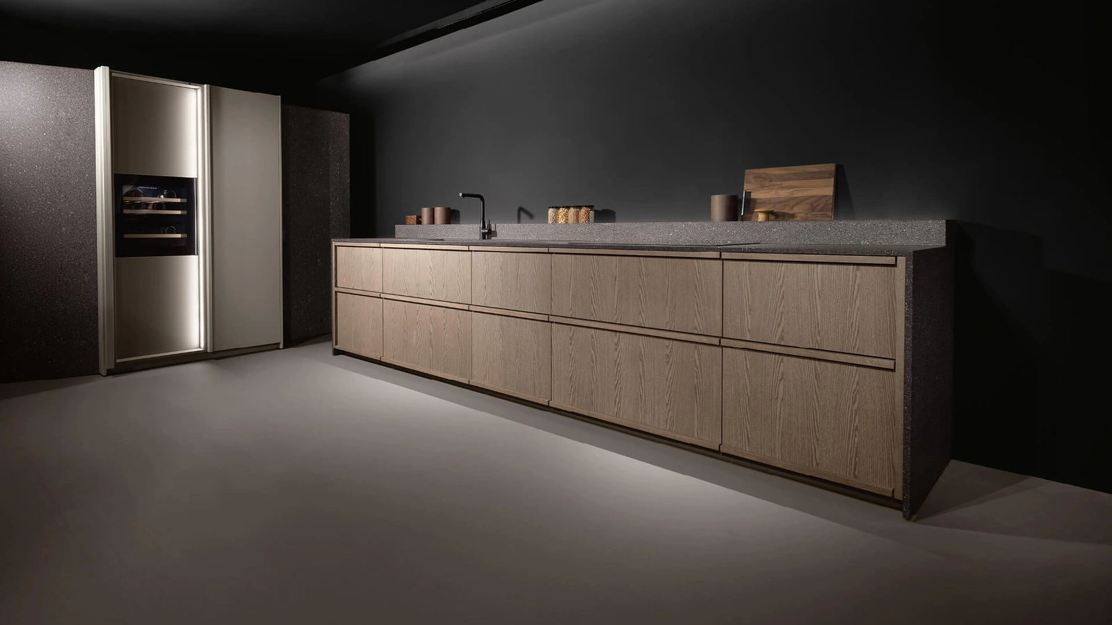Cucina Design Arena mass + K table ad angolo di Maistri