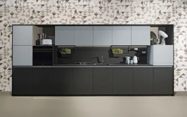 Cucina Design linerae in laccato opaco con colori in contrasto Arka 04 di Maistri