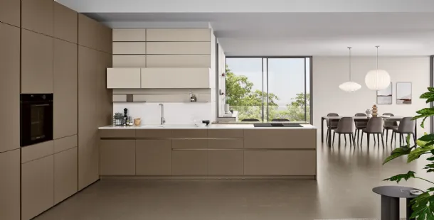 Cucina Moderna angolare Iconica 05 in laccato opaco Cappuccino di Veneta Cucine