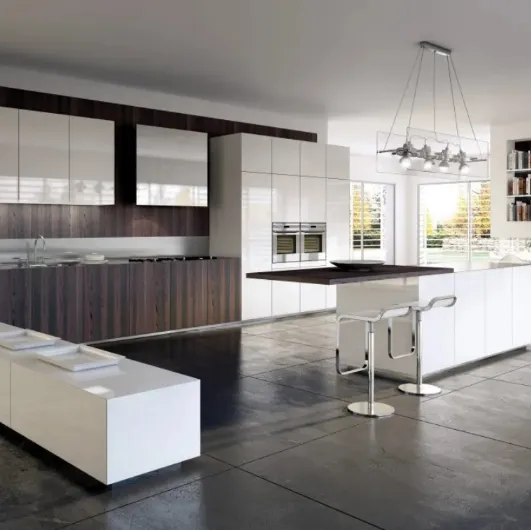 Cucina Monolite con isola Rovere bruciato e Laccato lucido di Scic