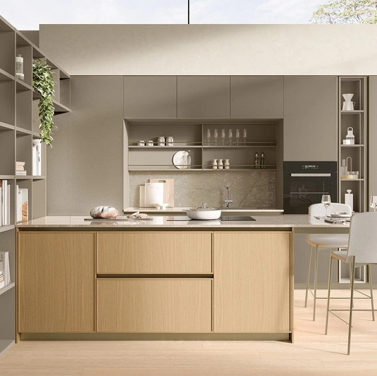 Cucina Moderna con penisola Sakura 06 in vetro opaco Alabastro e Rovere Ikebana di Veneta Cucine