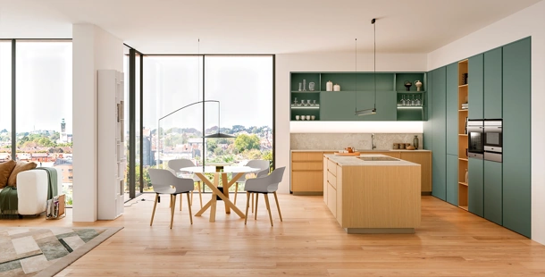 Cucina Moderna con isola Sakura 03 in Rovere Ikebana e laccato Verde Minerva di Veneta Cucine