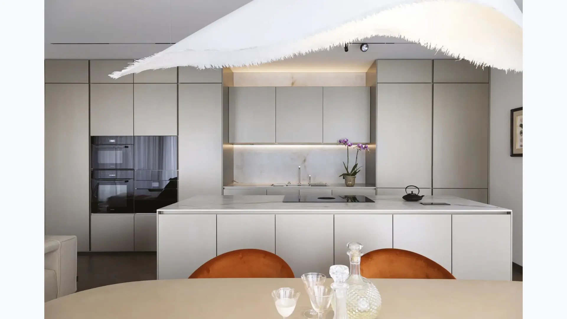 Cucina moderna con isola