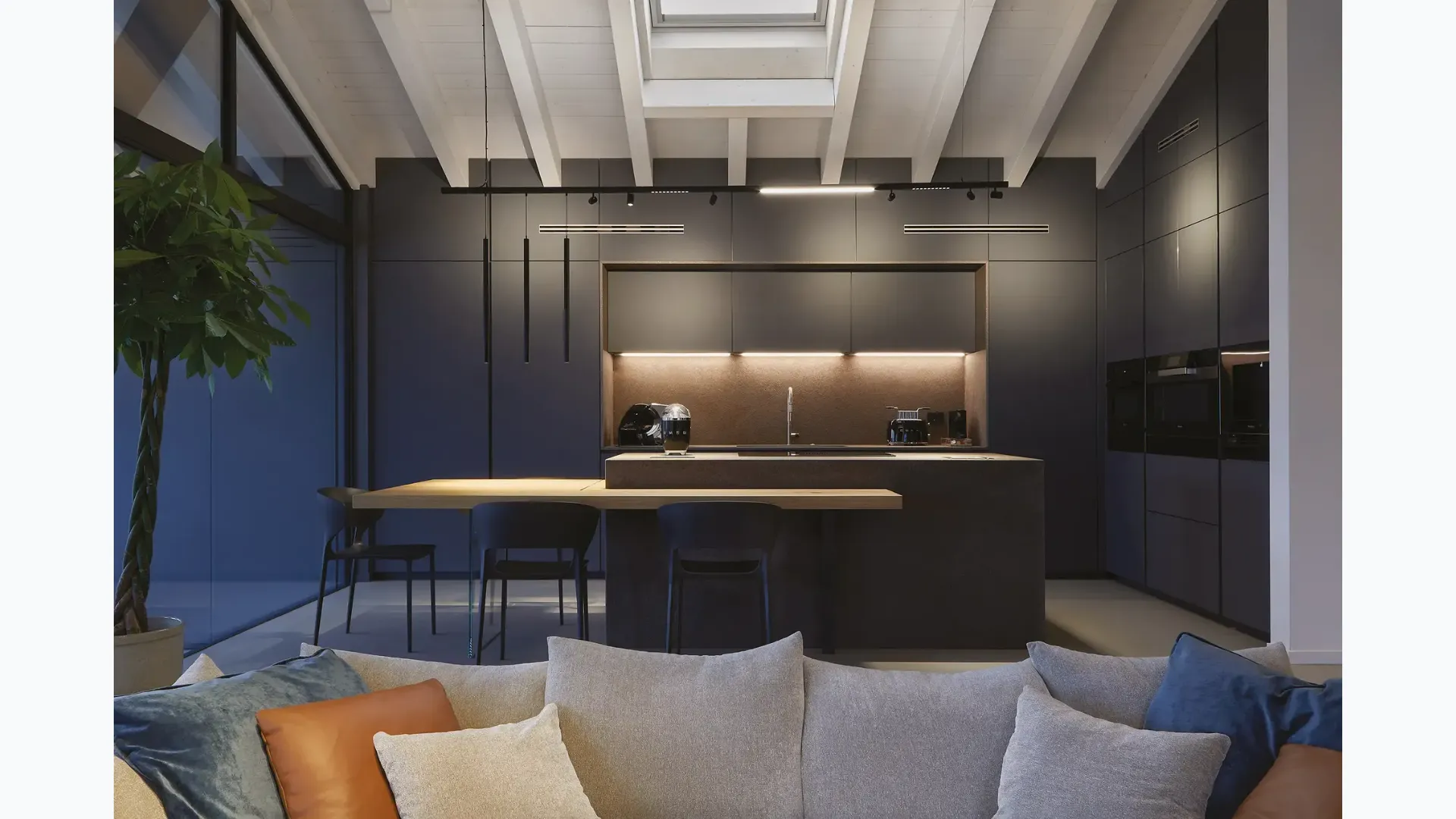 Cucina moderna con isola