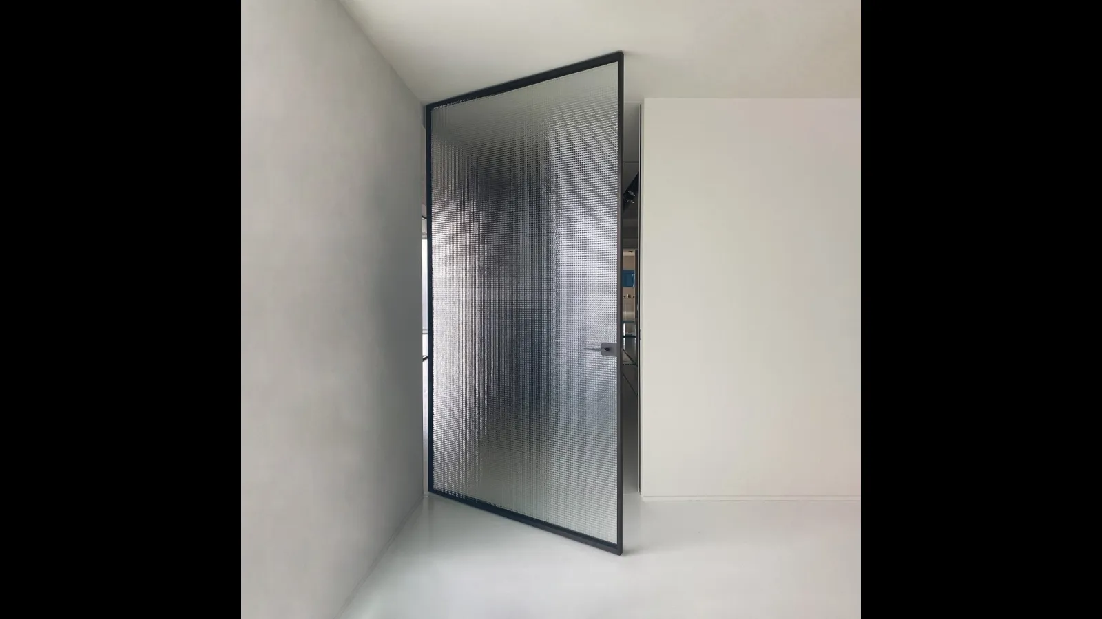 Porta per interni Sherazade Pivot Plain di Glas Italia