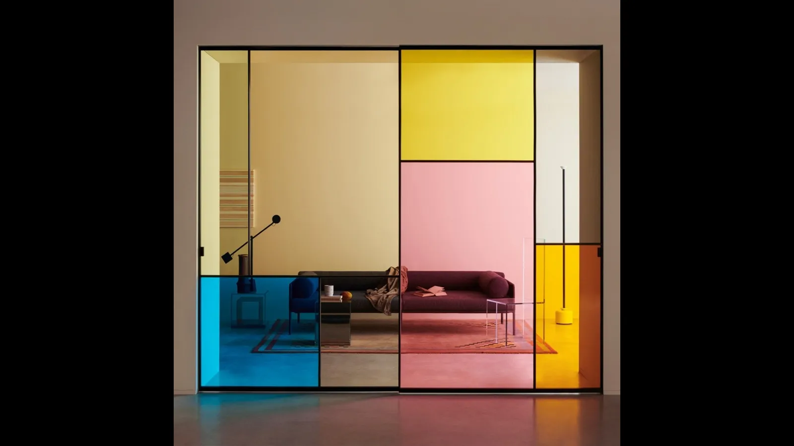 Porta per interni con ante scorrevoli Sherazade Slide Patchwork in vetro colorato con telaio in alluminio di Glas Italia