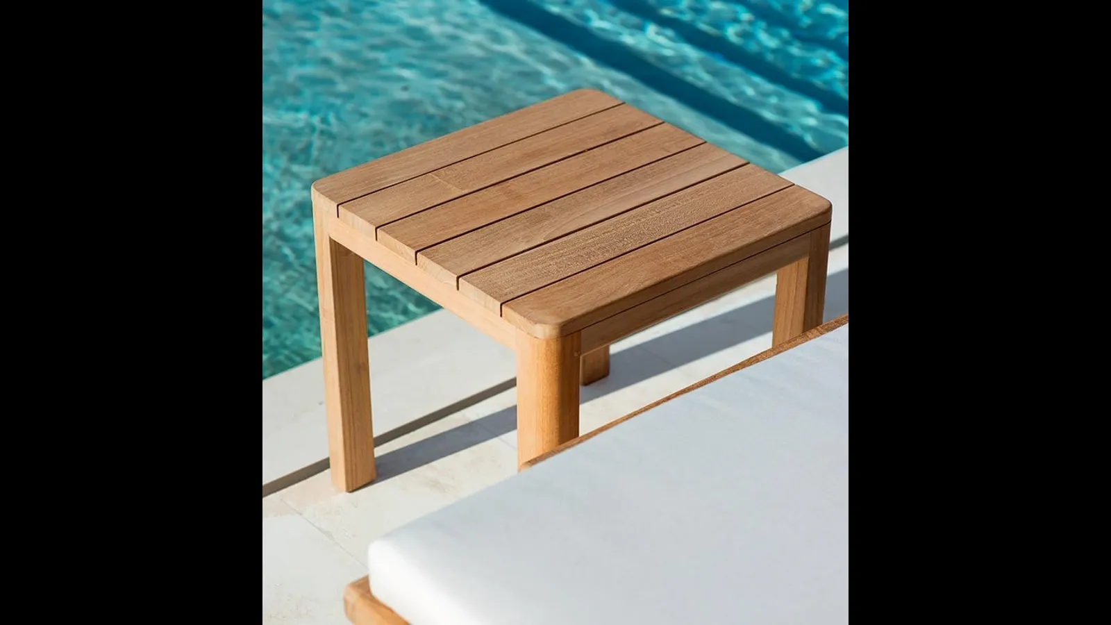 Tavolino Clay Coffee Table in Teak di Ethimo