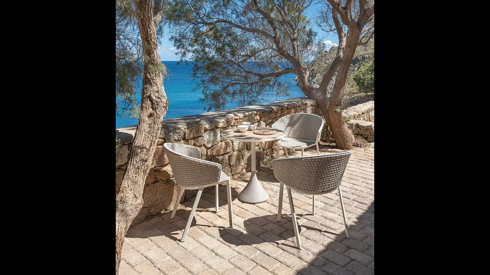 Tavolo Concreto in Teak con base in cemento di Ethimo