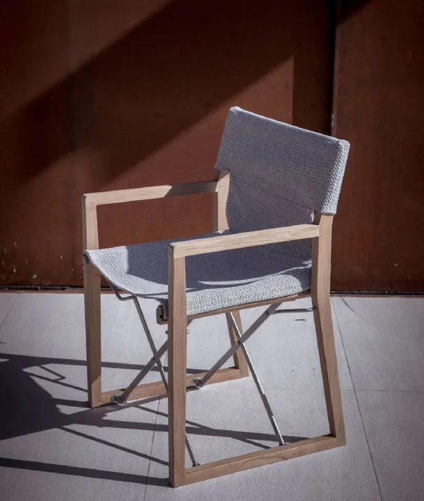 Poltroncina Cosette in teak e tessuto in polipropilene di Unopiu