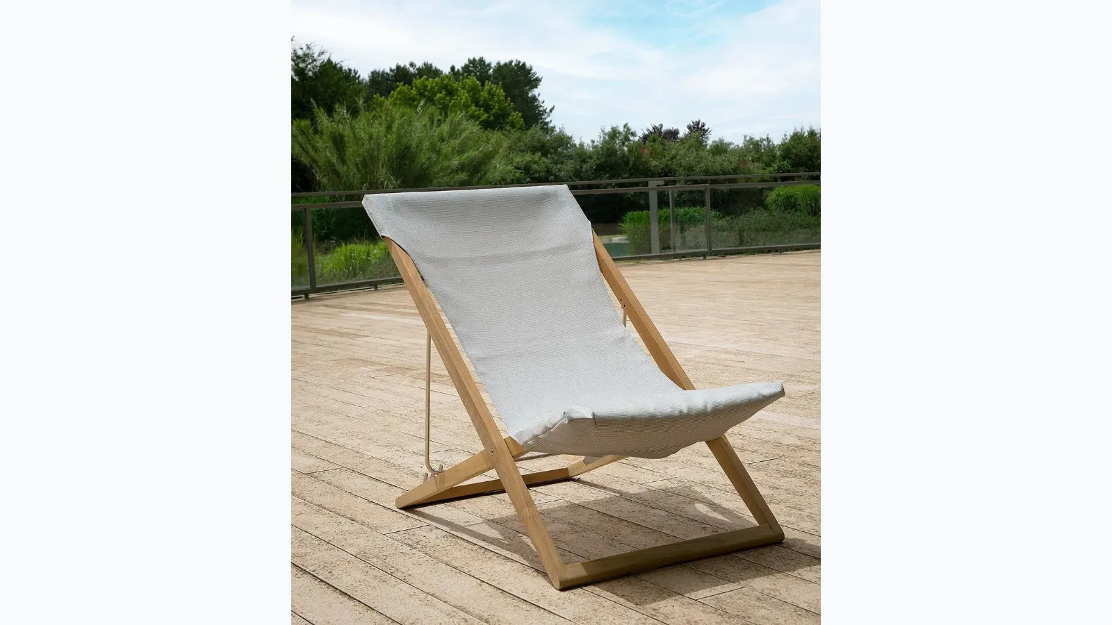 Sdraio Cosette in tessuto e teak di Unopiu