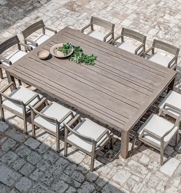 Poltroncina e Tavolo Costes in Teak di Ethimo