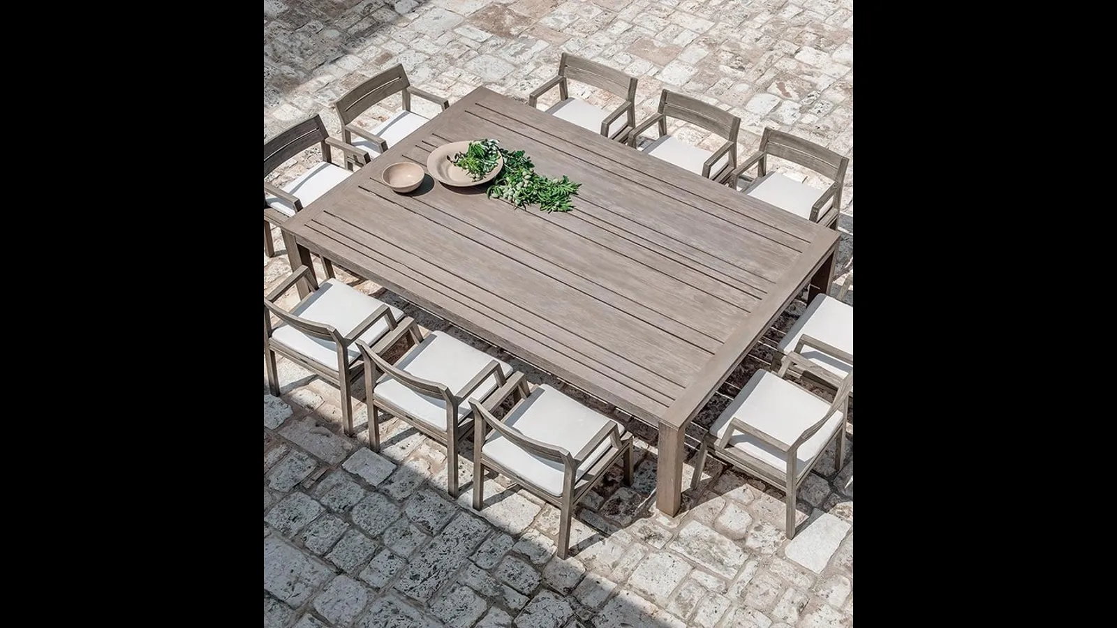 Poltroncina e Tavolo Costes in Teak di Ethimo