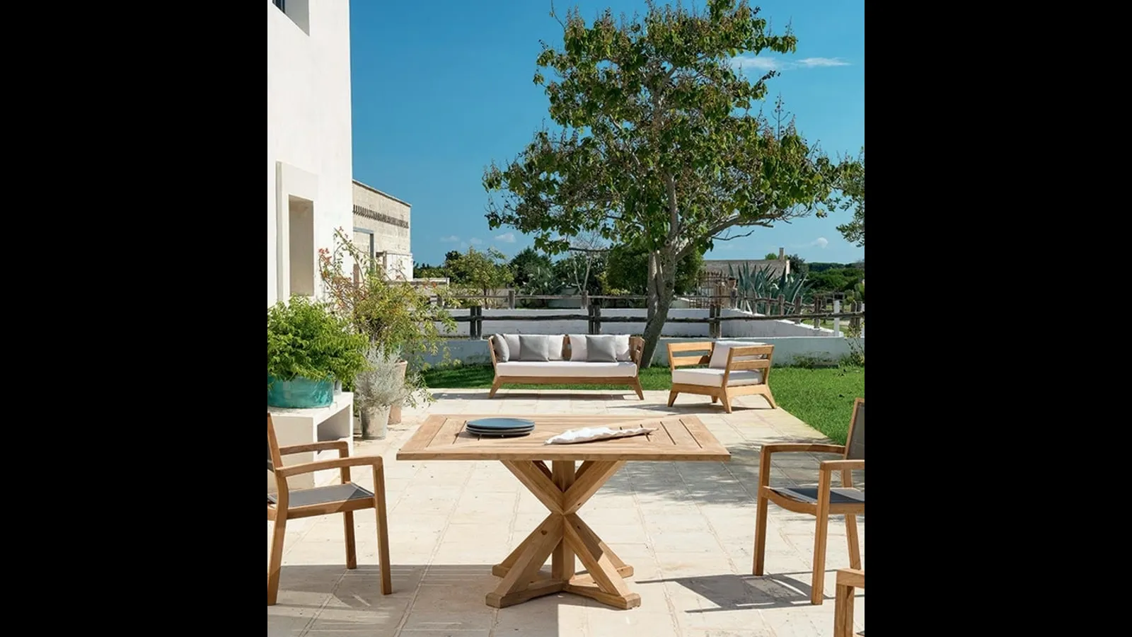 Tavolo quadrato in Teak Cronos di Ethimo