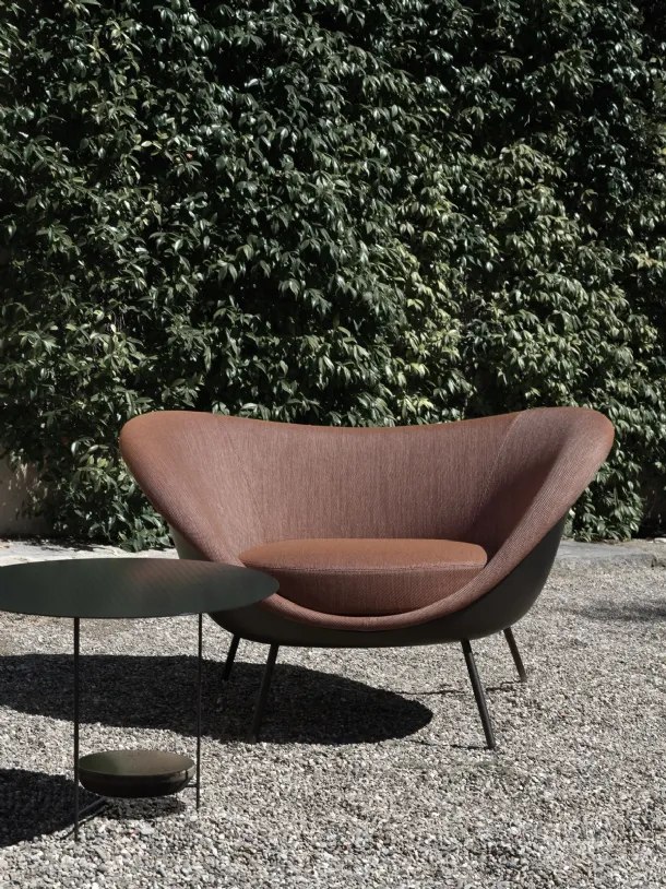 Poltroncina di design in tessuto con scocca rigida D 154 2 di Molteni & C