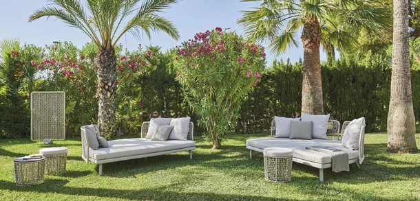 Divano Emma Daybed Compact in fibra intrecciata di Varaschin