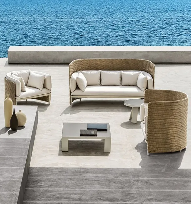 Salotto Esedra in fibra Natwick Sand e alluminio di Ethimo