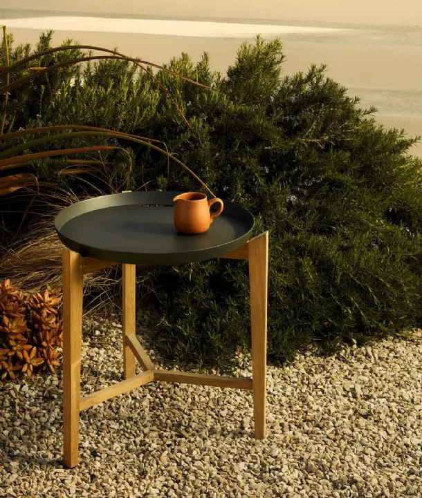 Tavolino Fresbee in alluminio e teak di Unopiu