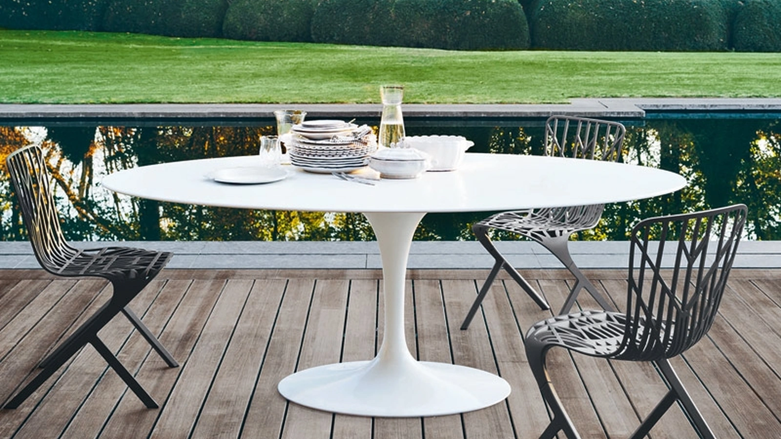 Tavolo da giardino Saarinen Outdoor Dining Table di Knoll