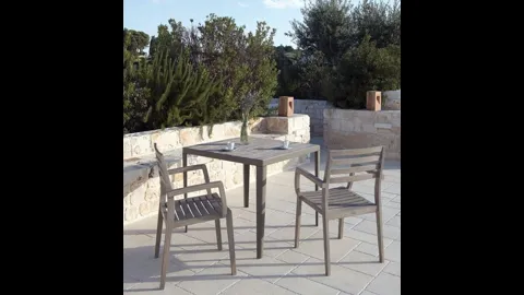 Tavolo quadrato Laren di Ethimo