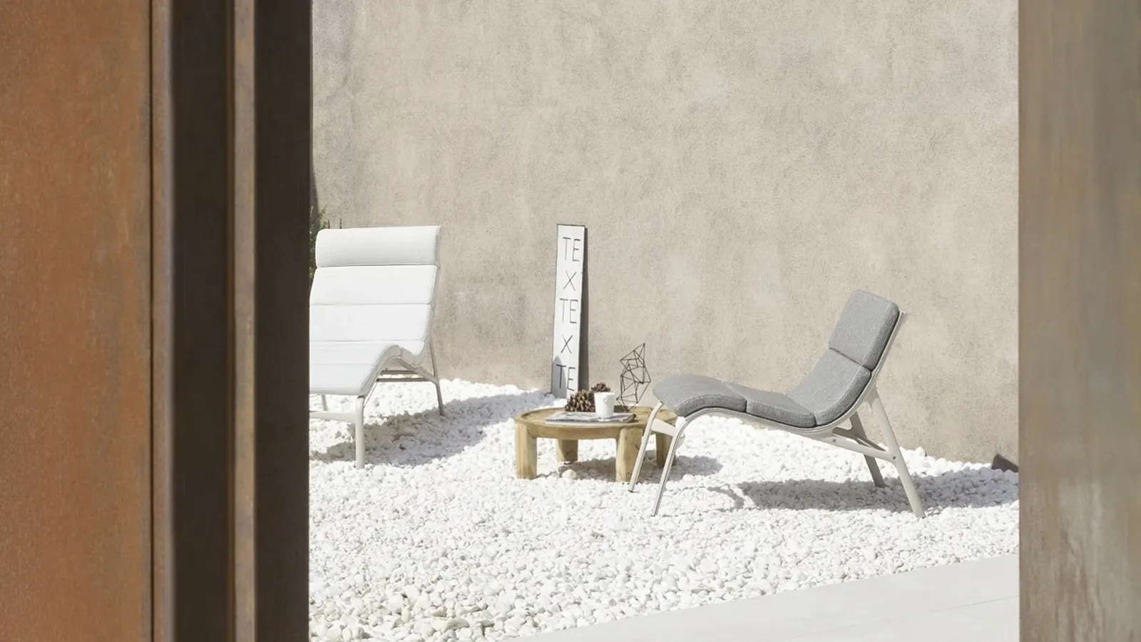 Lettino Longframe soft armrest outdoor di Alias