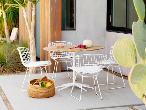 Tavolo Petal® Dining Table teak di Knoll