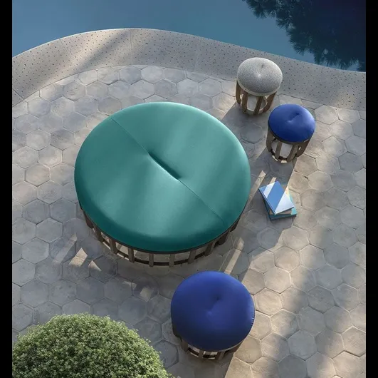 Pouf Swing in tessuto con base in alluminio di Ethimo