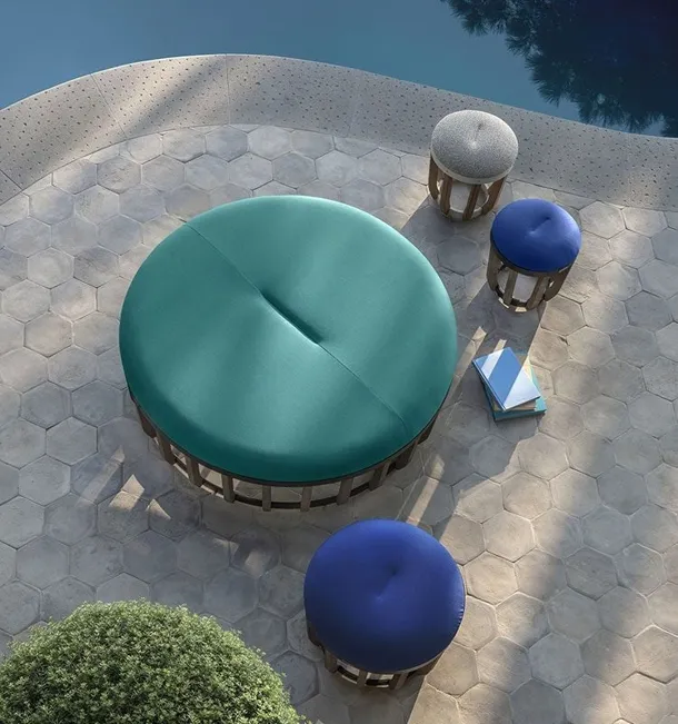 Pouf Swing in tessuto con base in alluminio di Ethimo